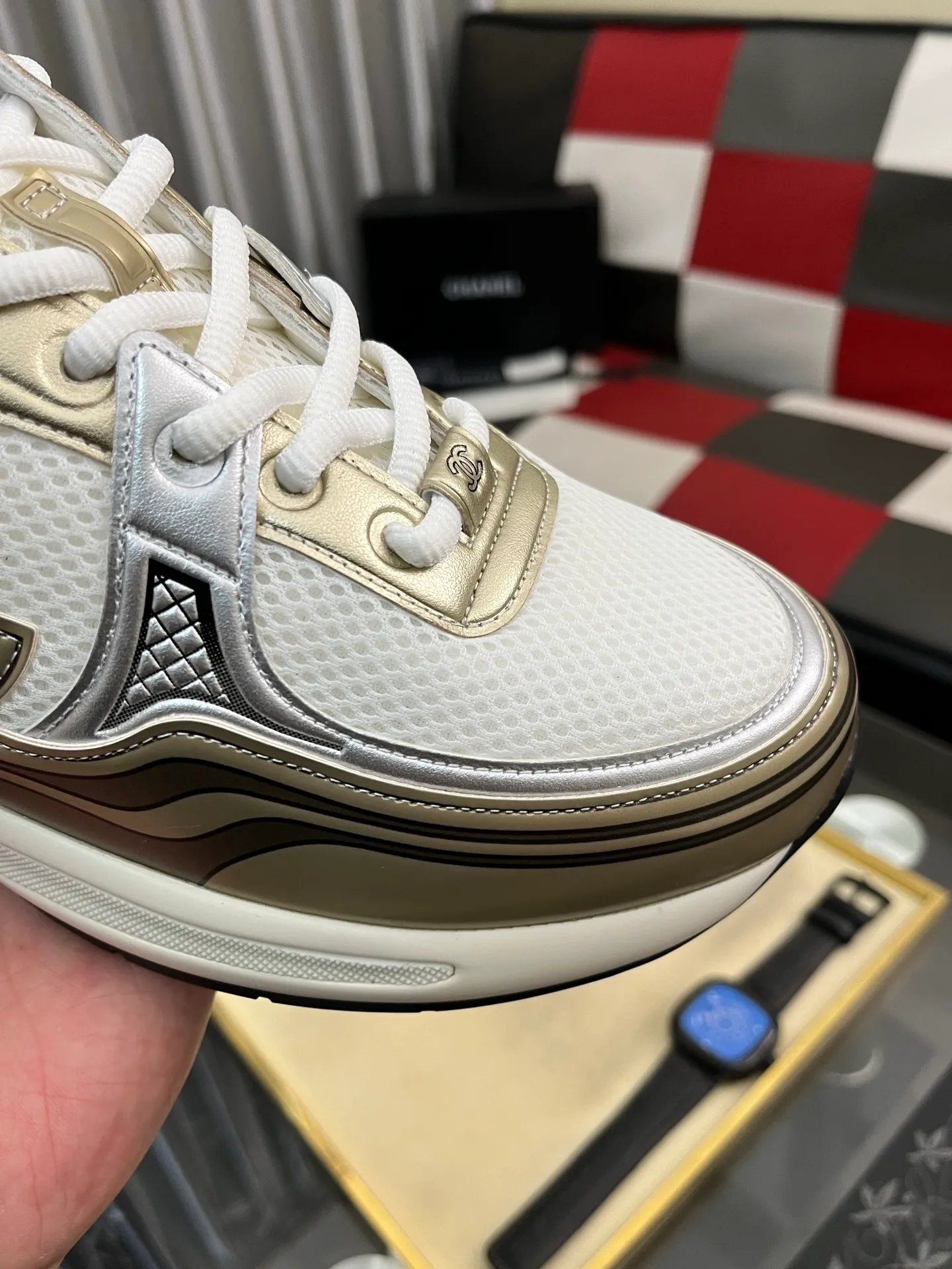 Men's shoes 💰: 620⌚️⌚️Chanel 2025C new diamond sneakers, ultra-light and comfortable casual shoes, black and white cowhide leather, versatile white shoes, you can't go wrong with the style, cow suede➕down cloth contrasting color combination, fresh and full of vitality, logo embossed on the side, very delicate on the foot, original customized material for the upper, original outsole Upper: Cow suede➕Down cloth/black and white full cowhide Lining: Sheepskin Sole: Open-molded TPU outsole Size: 35-44